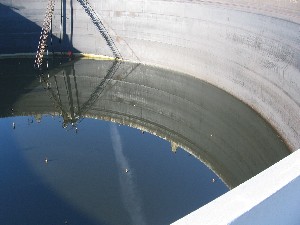 Sinking Of A Twin-deck Floating Roof Of Crude Oil Tank