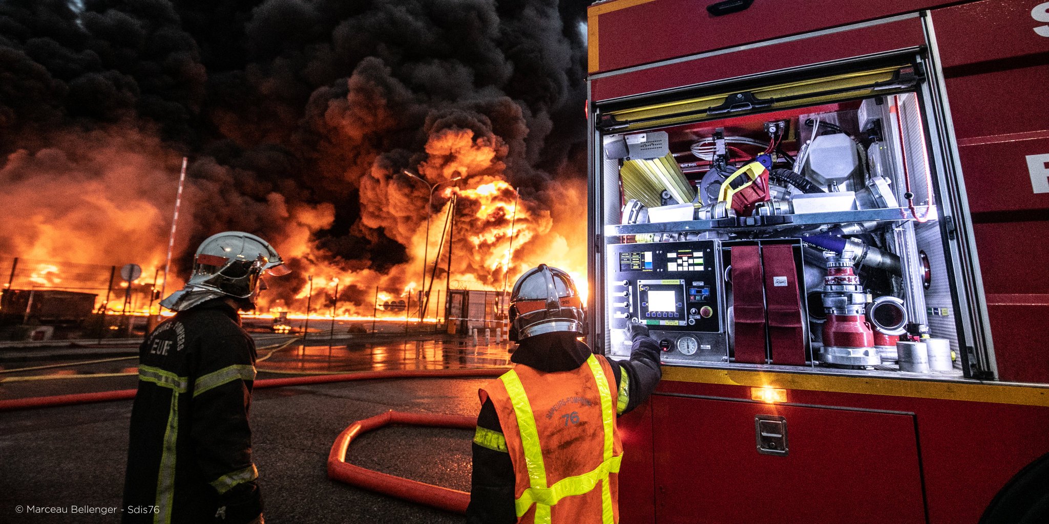 Incendie Sur Deux Sites Industriels Mitoyens
